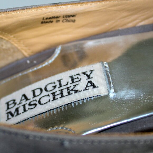 BADGLEY MISCHKA Sz 10 M Fawn Ginnie Pumps Leather Feather Open Toe Heels Evening - Picture 6 of 6